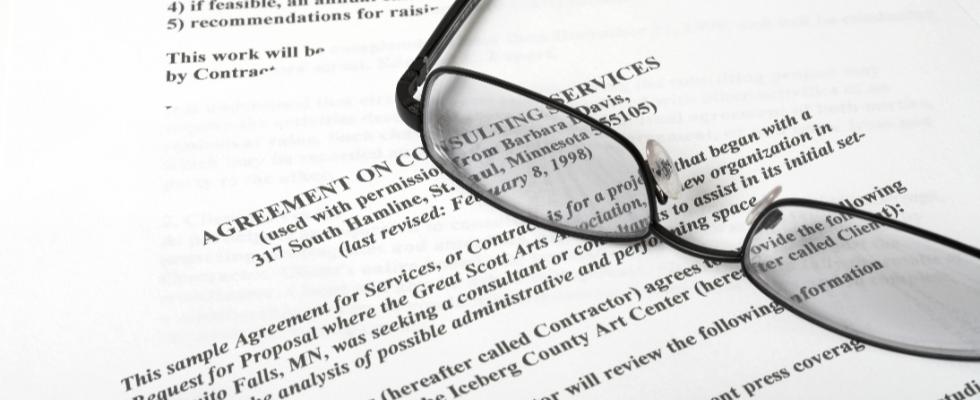 Contratos laborales mal elaborados: riesgos legales para el empleador